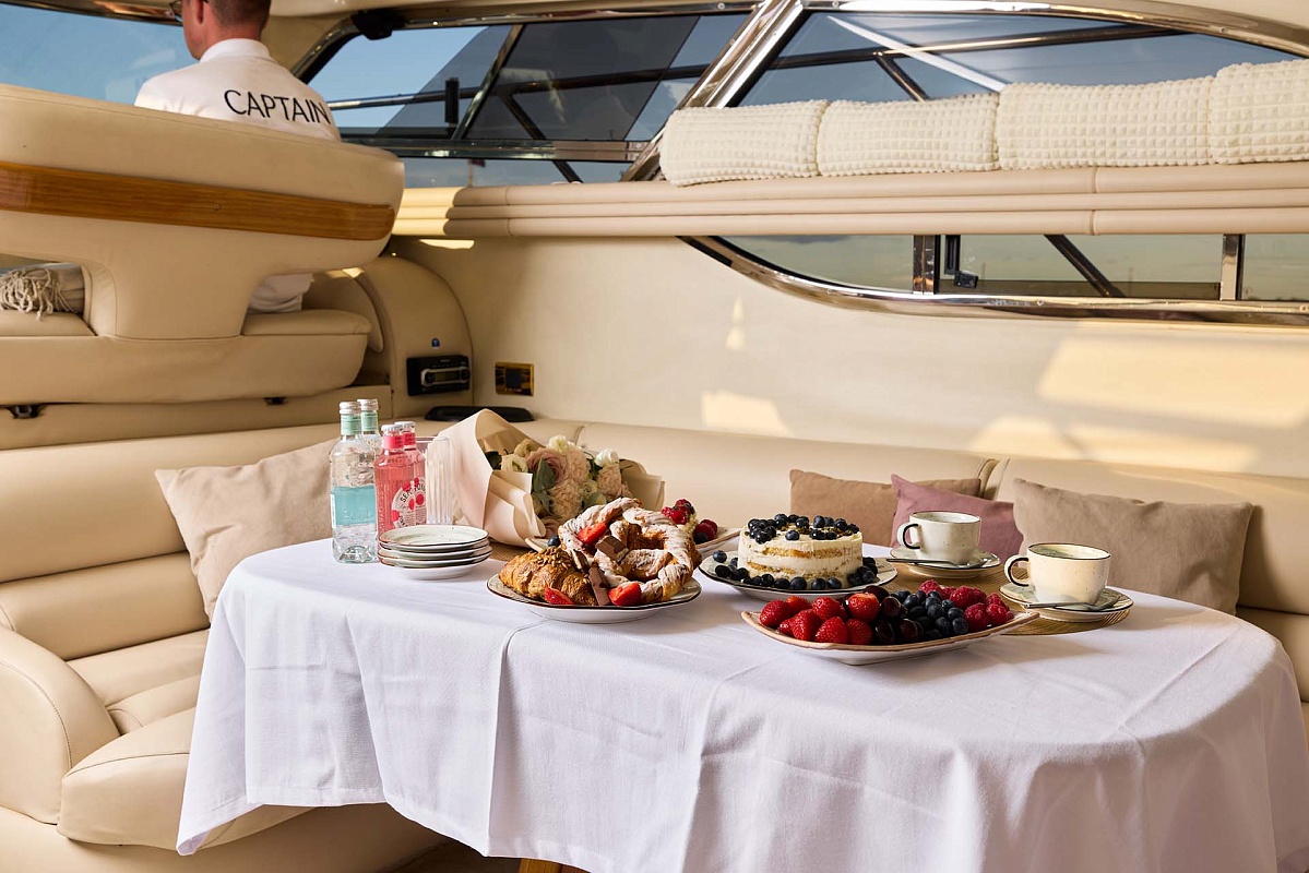 Аренда яхты Sealine F43 Monte Carlo в Питере, Санкт-Петербург